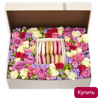 Композиция в коробке с кустовыми розами